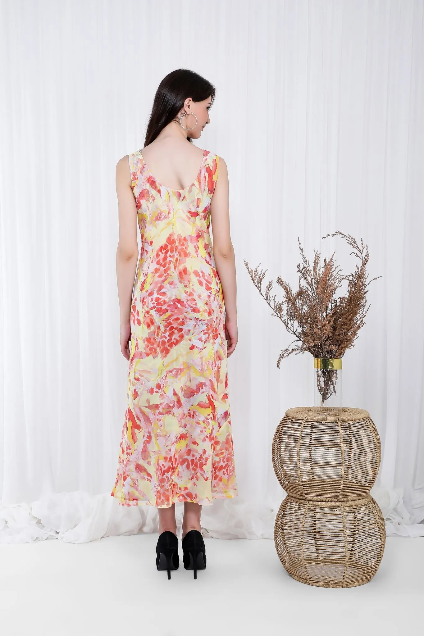 THE SCARLET DRESS IN ORANGE FLORALS
